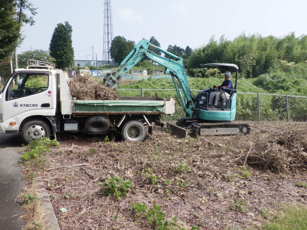 有限会社 大和工務店 除草作業（草むしり）1-3